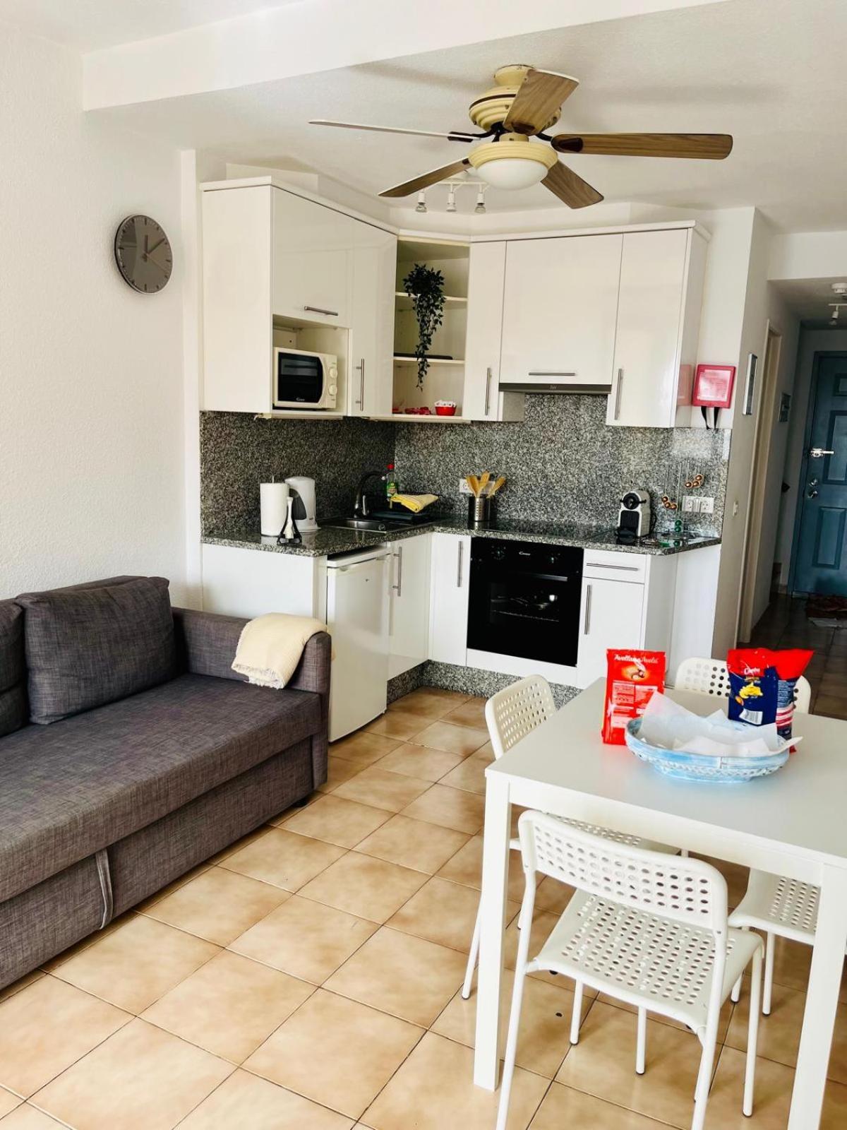 Castle Margherita'S Apartments Los Cristianos  Eksteriør billede