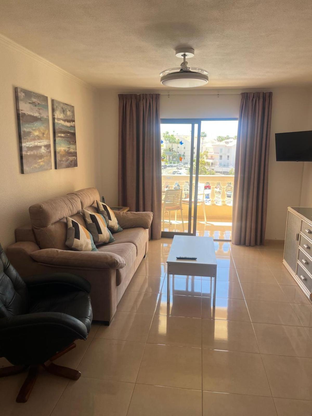 Castle Margherita'S Apartments Los Cristianos  Eksteriør billede