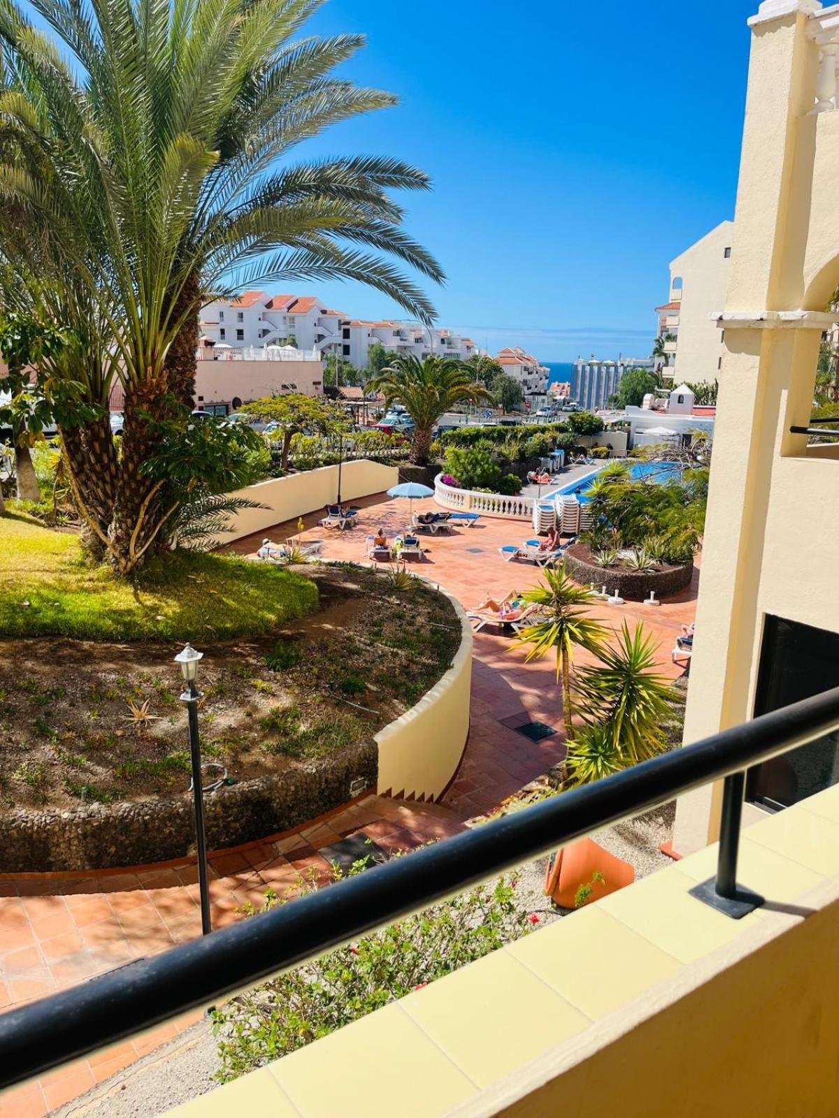 Castle Margherita'S Apartments Los Cristianos  Eksteriør billede