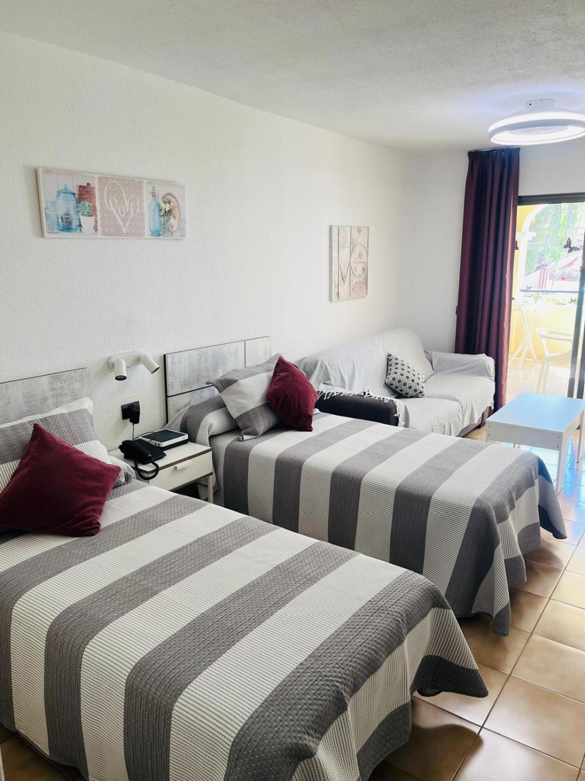 Castle Margherita'S Apartments Los Cristianos  Eksteriør billede