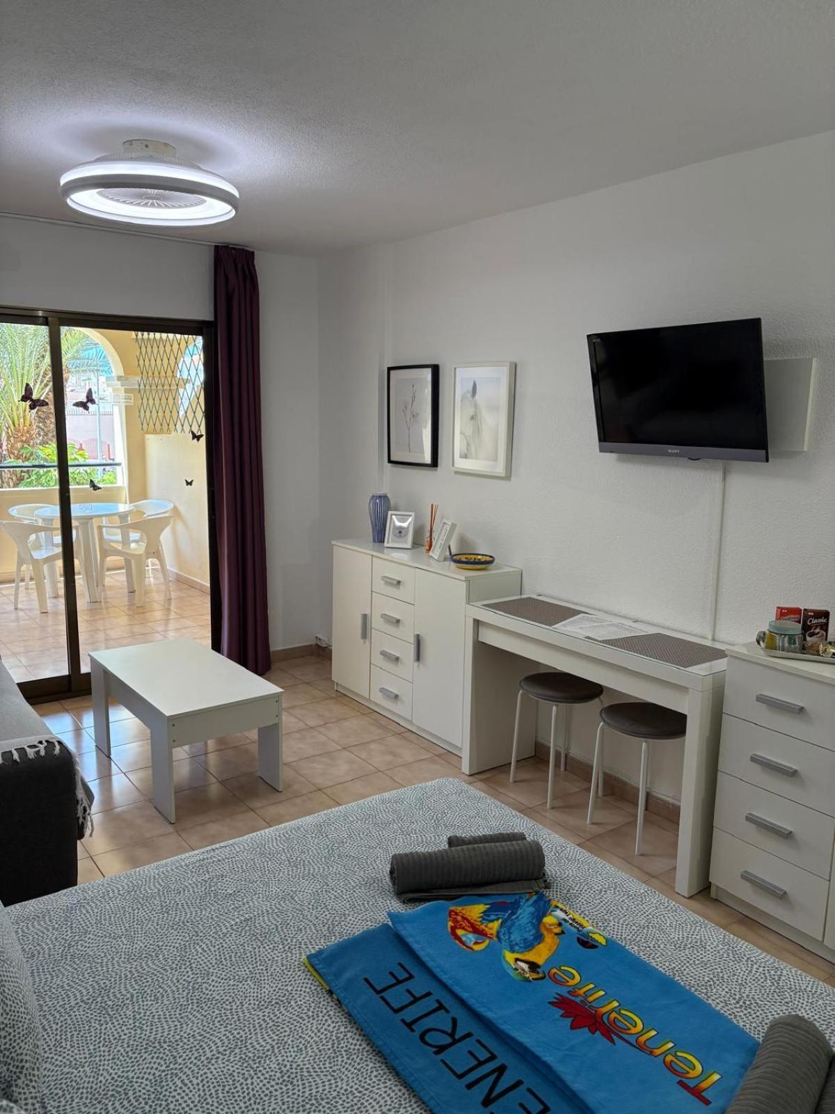Castle Margherita'S Apartments Los Cristianos  Eksteriør billede