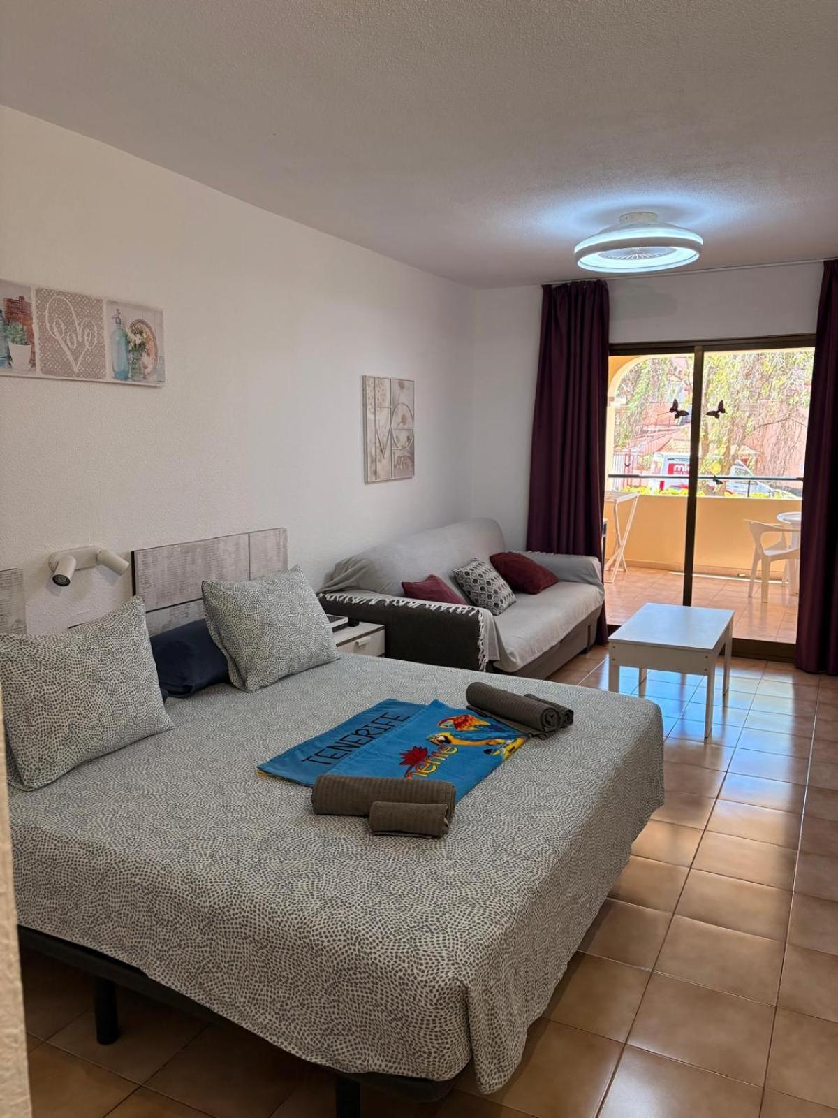 Castle Margherita'S Apartments Los Cristianos  Eksteriør billede